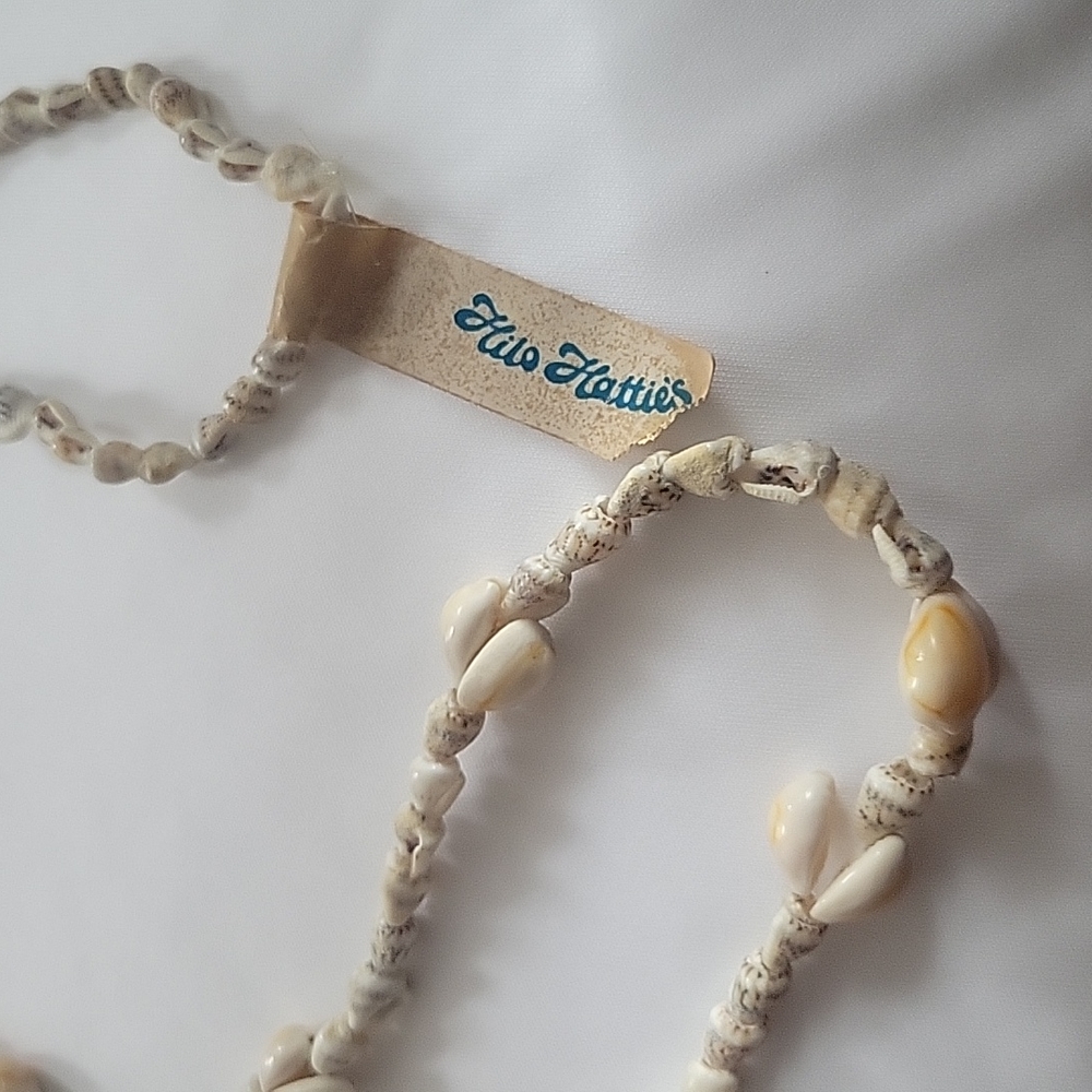 Shell Necklace - Picture 6 of 9
